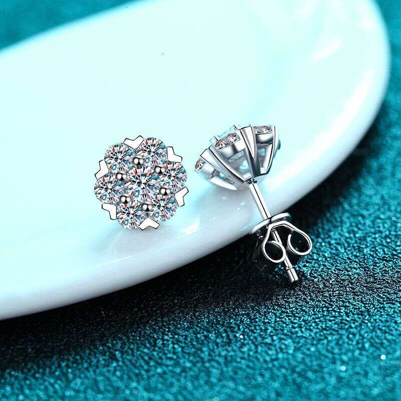 DHCollections-- XDY Pure Sier for Women Snowflake Style 48 160 Points Moissanite Earrings Studs Straight