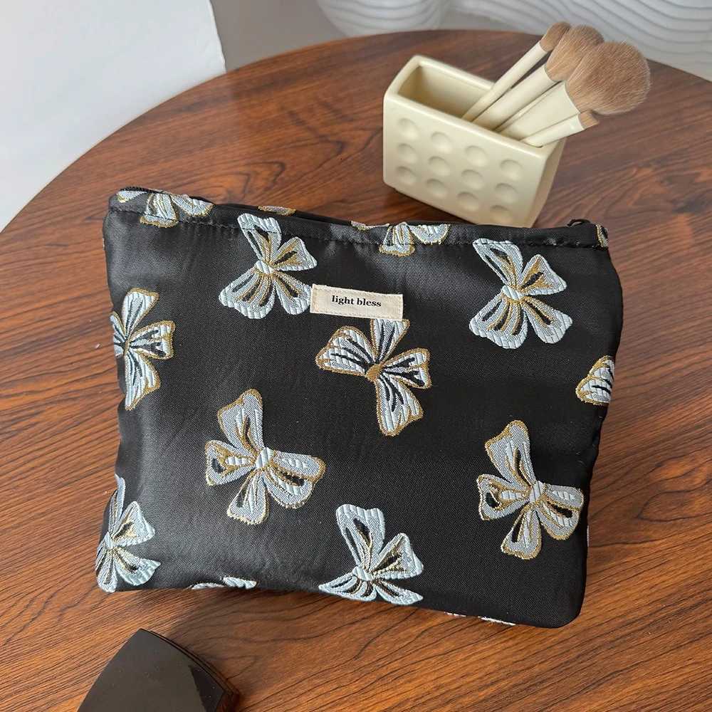 Simple Women Fashion Portable Makeup Storage Pouch Handbag Travel Organizer Cosmetic Bag Ladies Elegant Zipper Bag For GiftT251024