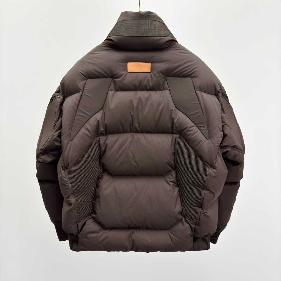 Contemporary Stylish Down Vest - Versatile Seasonal Outerwear for Men & Women