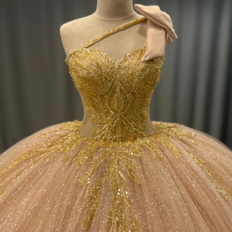 Champagne Shiny Quinceanera Dresses Ball Gown Off The Shoulder Gold Applique Beading Crystal Corset Tiered Tull Party Birthday Sweet 16 Dress Vestidos
