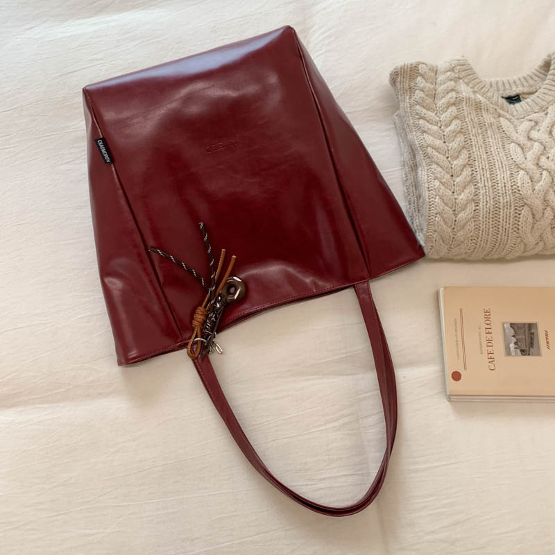 2025 Spring New Women's Large Capacity Handheld Shoulder Bag Exquisite Simple Multi functional Outdoor Commuter Crossbody Bag Fashion Phone Bag