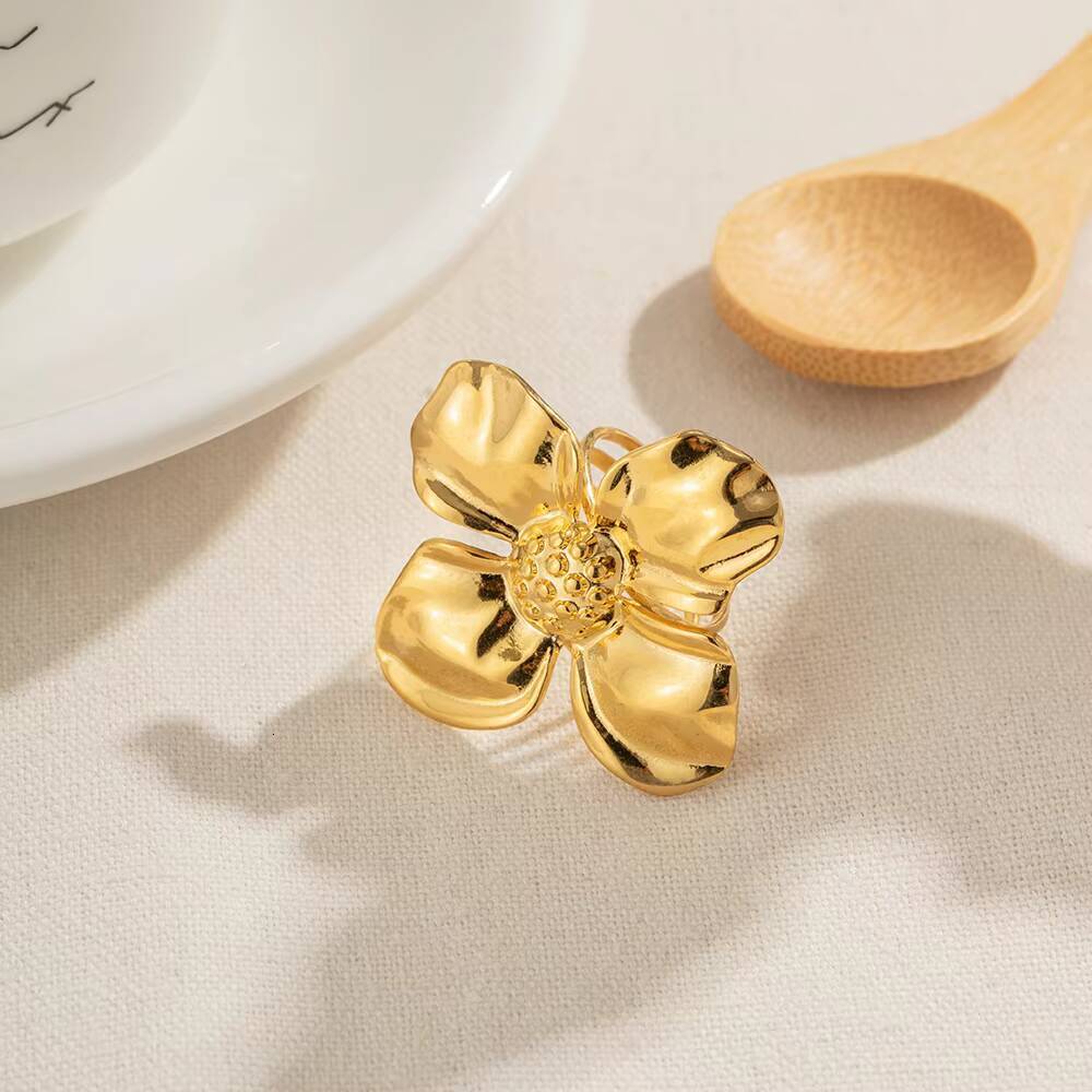 Factory Direct Sales Niche 18k Gold Stainless Steel 4 Flower Piece Petal Ring Fashion Jewelry