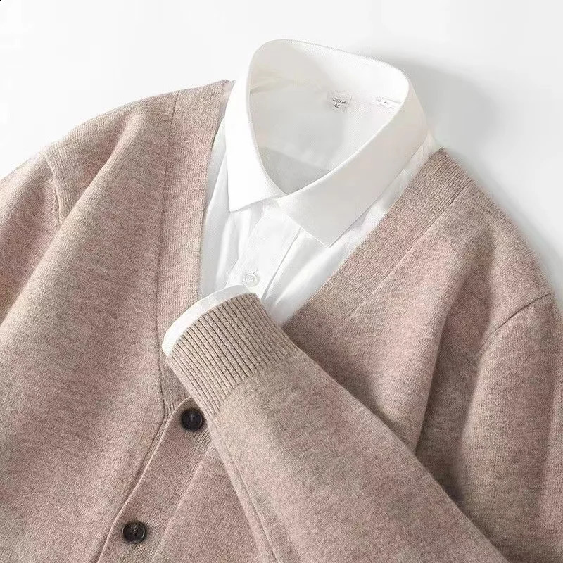 AutumnWinter Mens Business and Leisure Vneck Thin Knitted Cardigan Sweater Warm and Fashionable High Quality Knitted 251020
