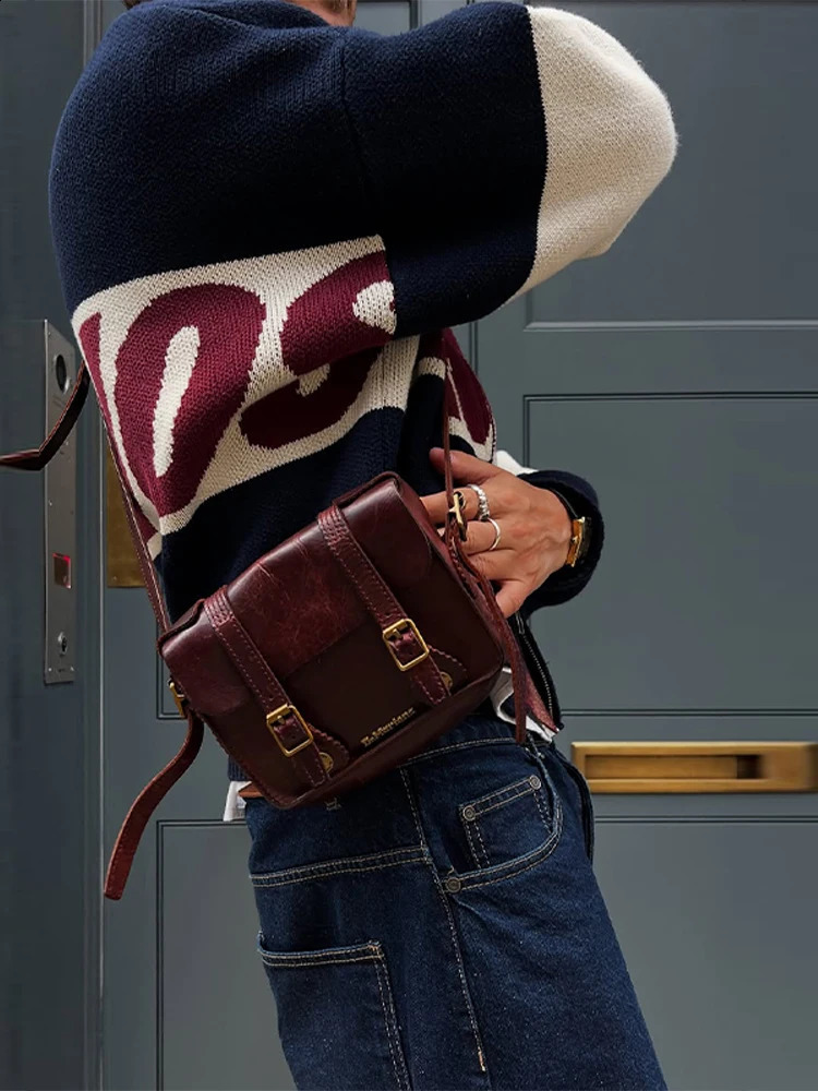 Fashion Letter Embroidery Womens Sweater Women Simple Lapel Zipper Oversized Short Jumpers Autumn Warm Knitwear Cardigan 251023