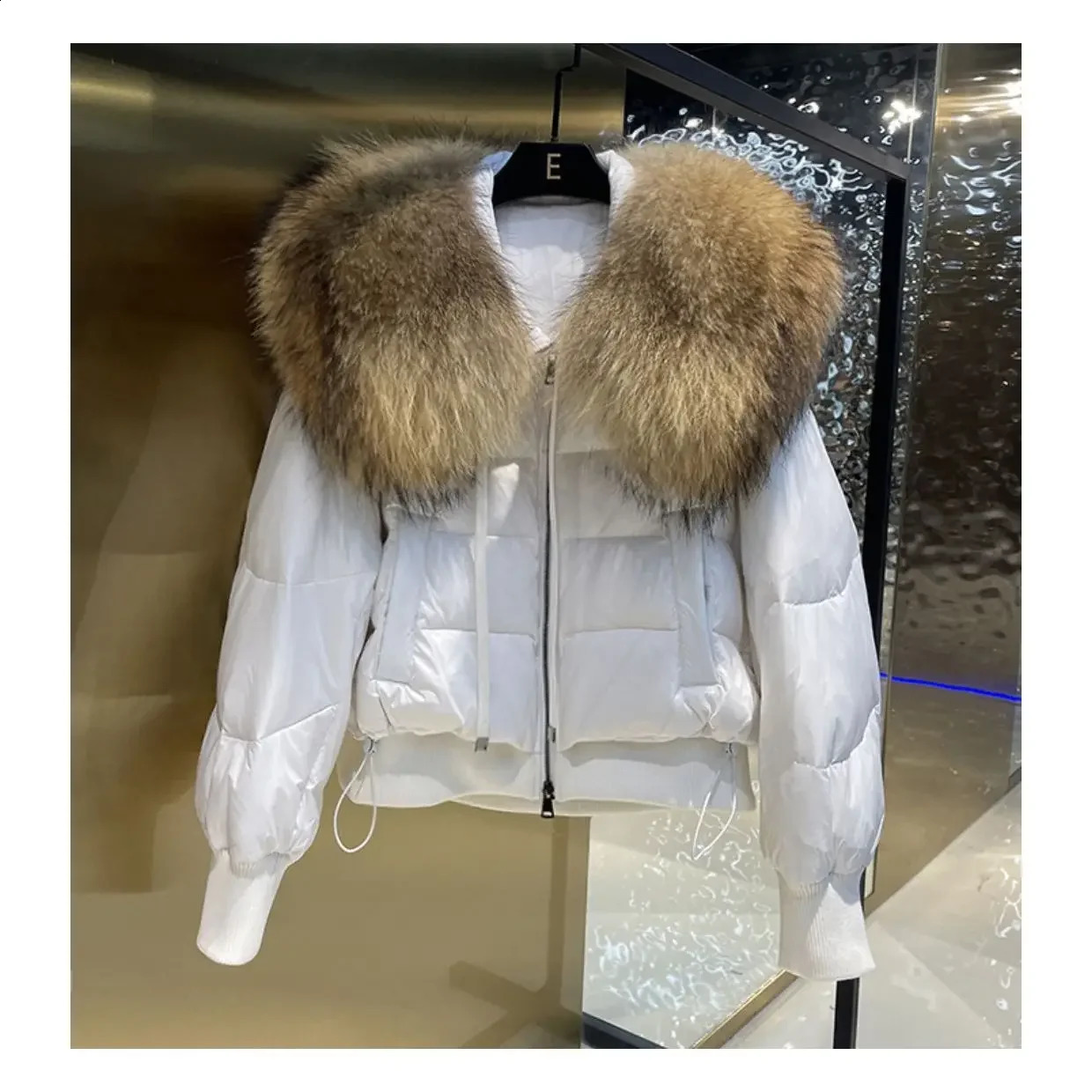 Fashionable Womens Winter Down Jacket Cropped Fox Fur Collar High End 90 White Duck Feather Coat Thick Long Sleeves 251023