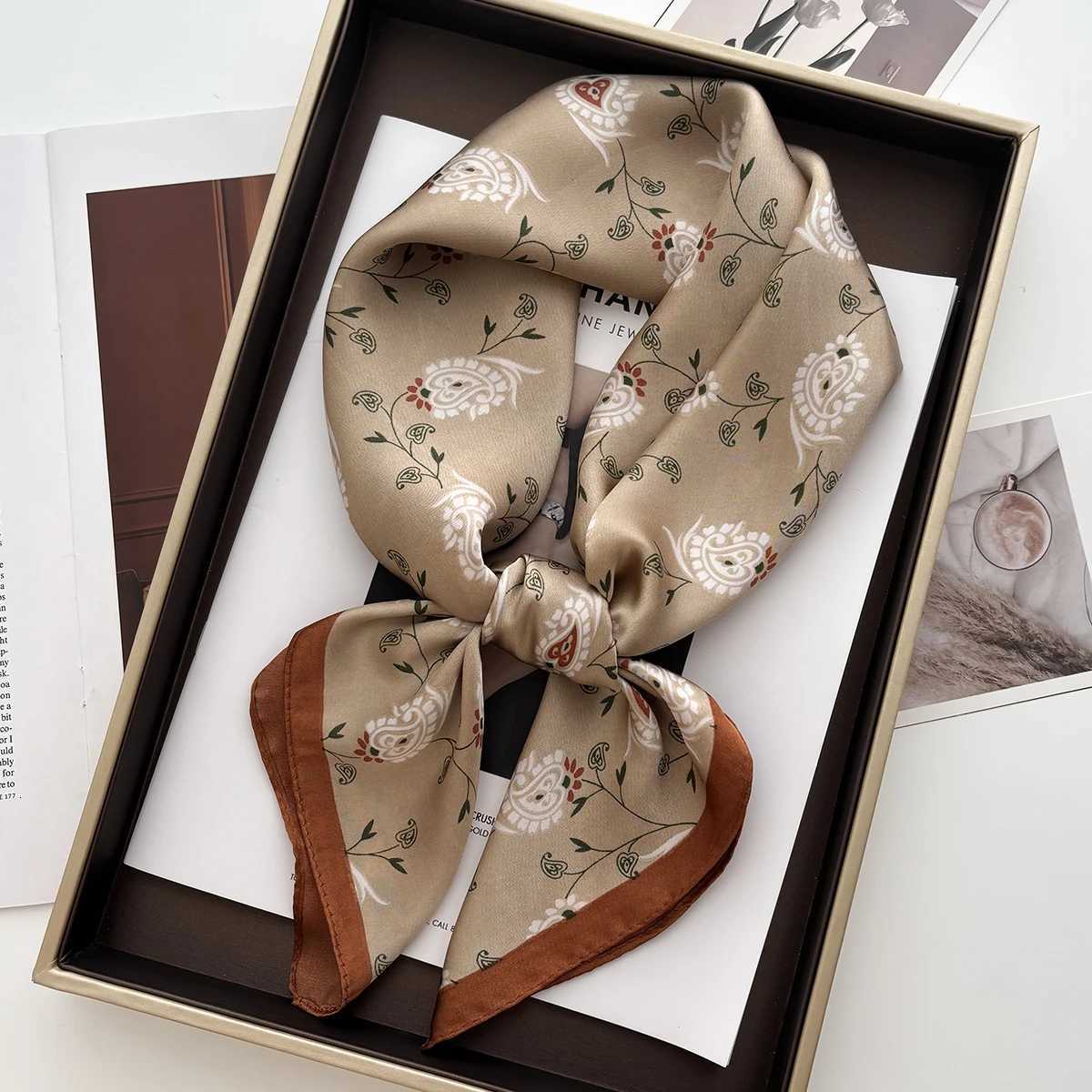 Luxury Geetric Print Spring Summer Soft Satin Scarf Fashionable Cmute Profional Neck Protection Square Scarves Y251024