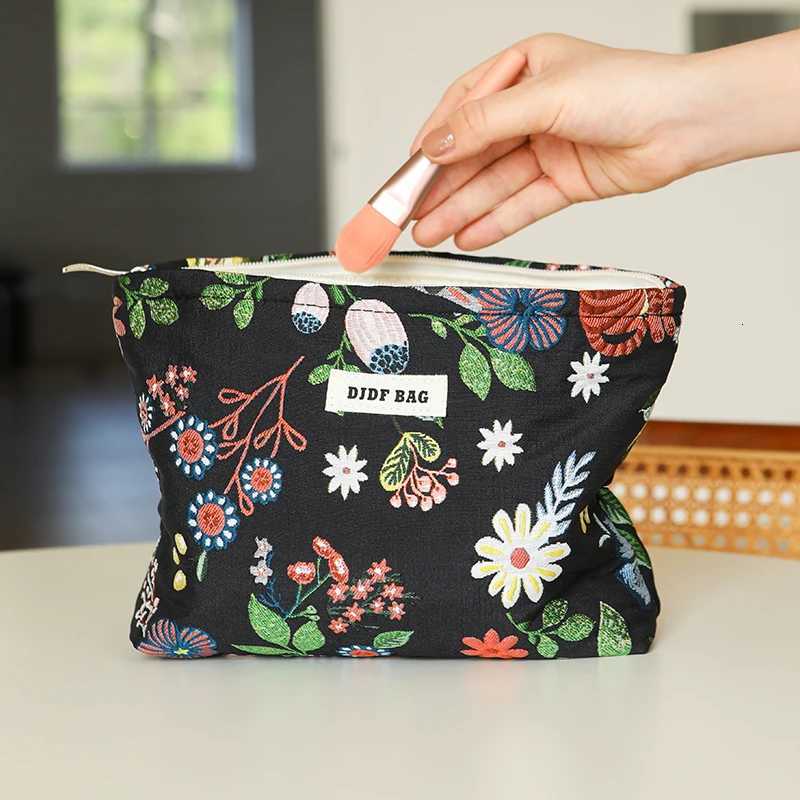 Womens Makeup Bag Black Jacquard Large Capacity Lipstick Makeup Storage Bag Handy Hand Clutch Bag Travel Toiletry Bag Ins StyleT251024