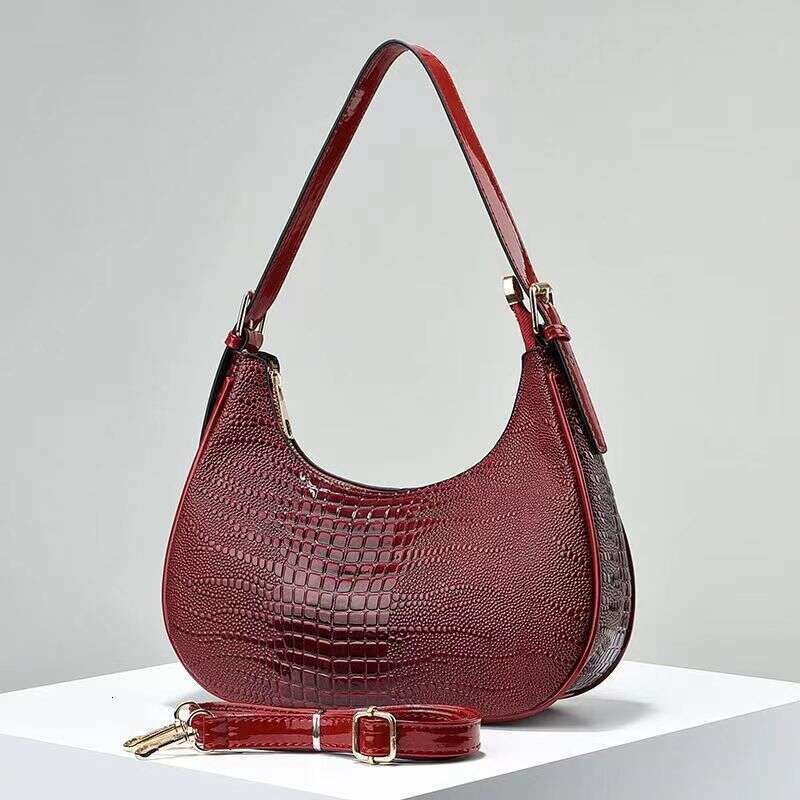 New Autumn Winter Fashion Versatile High-Quality Texture Niche Dumpling Bright Handheld Crossbody Bag for Women