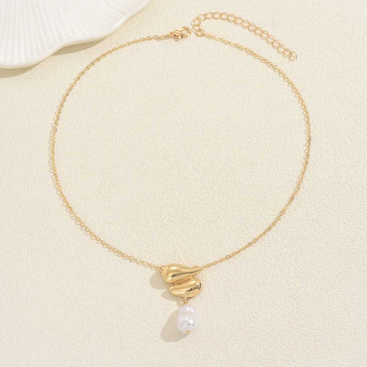 Womens Irregular Charm Necklace With Pearl Delicate Elegant Gold Color Baroque Pearl Charm Necklace Party JewelryXJ251024