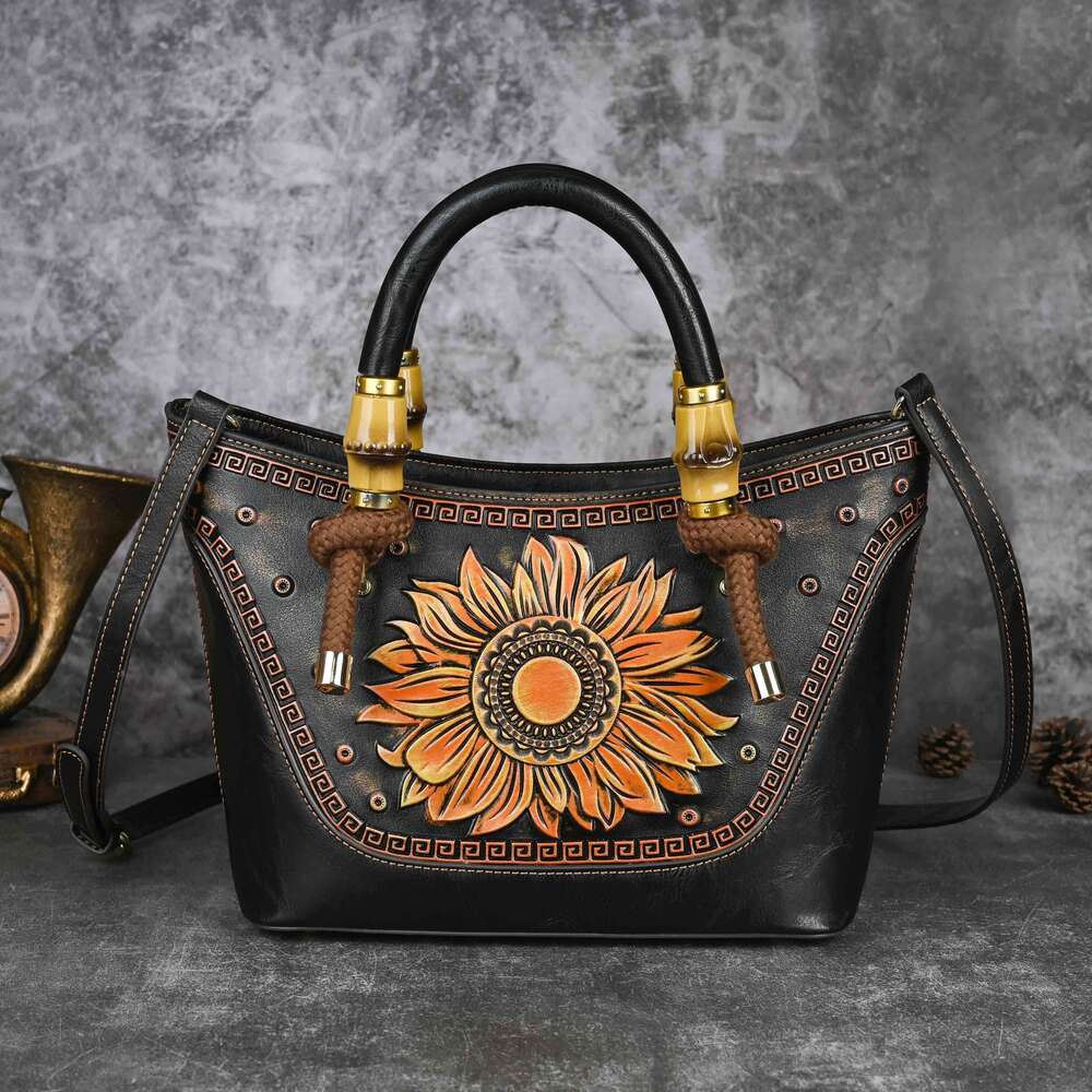 Vintage Argyle Pattern For Wo, Adjustable Strap, Zipper Closure, Polyester Lined, Paint Detail, Retro Fashion Shoulder & Handbag