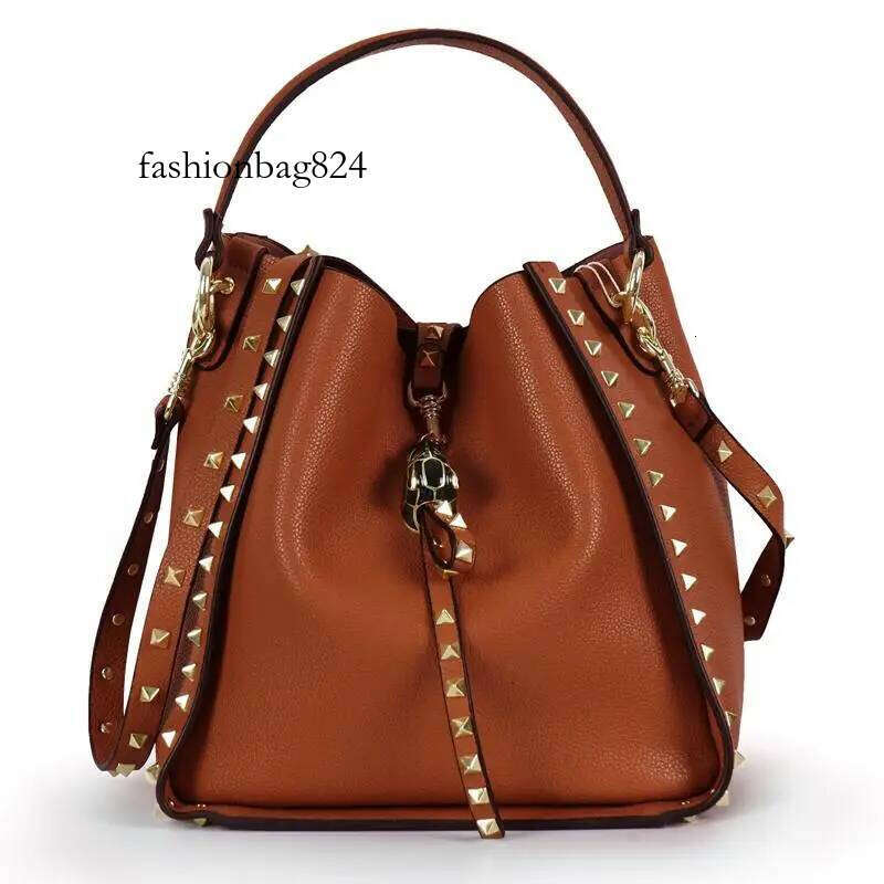 Hot selling high-end women's bucket 2025 brand designer genuine leather lychee fashion rivet shoulder bag handbag