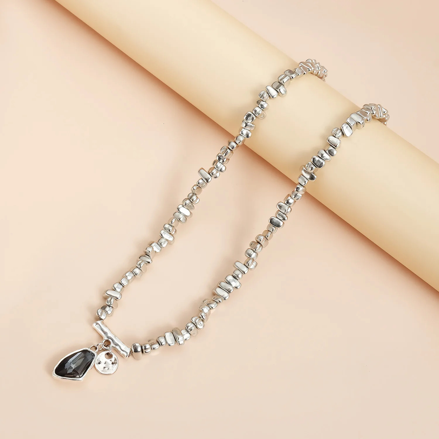 Irregular Beads Choker Necklace for Women Fashion Elegant Bracelets Black Heart Pendant Necklaces Wedding Party Jewelry Gift 251016