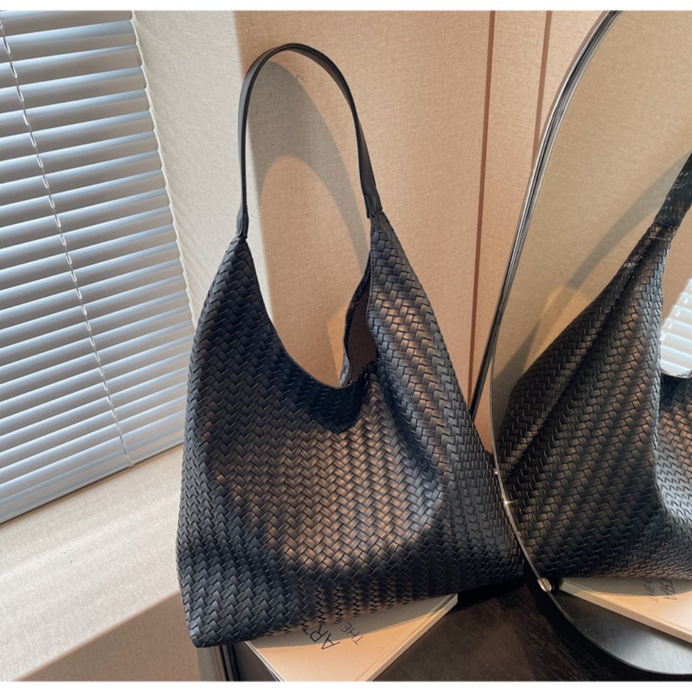 Elegant Multi-Purpose Woven Tote for Ladies: Stylish Autumn Accessory with Ample Storage Space