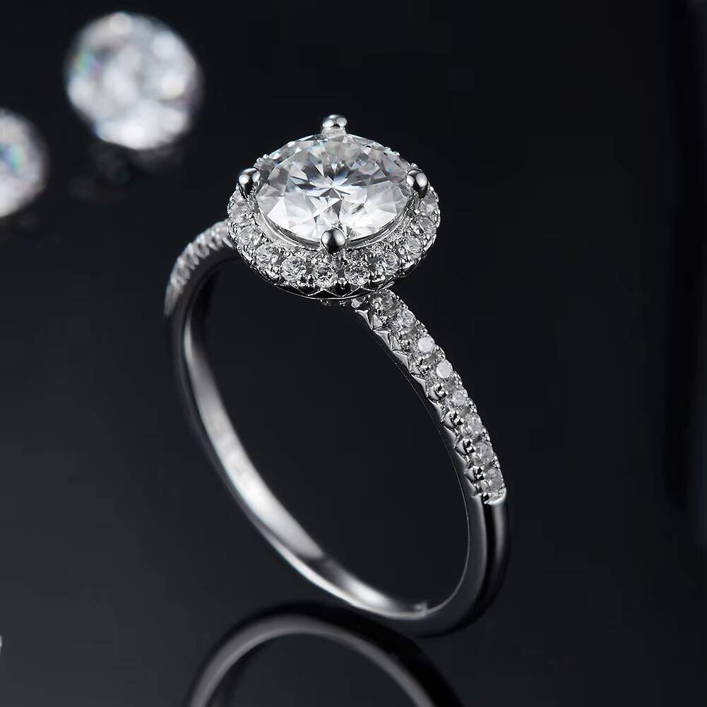 RINNTIN SMR65 Rhodium Plated 925 Sterling Silver Ring Center 10 CT VVS Round Cut Moissanite Engagement Ring