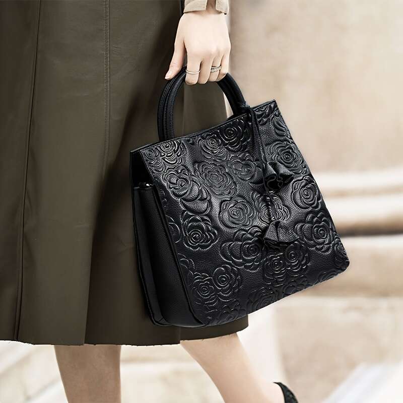 An Elegant Zippered Handbag, Stylish Wo, A Casual Floral-Patterned Handbag For Work.
