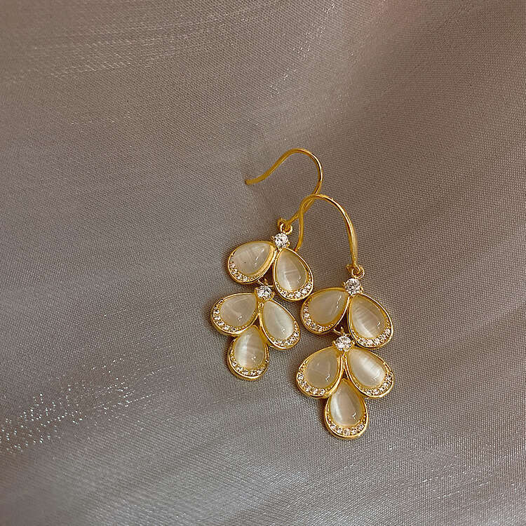 High-End Cat's Eye Stone Petal for Women, Exquisite Versatile Niche Design Korean Earrings, Elegant Internet Celebrity Drop Earrings