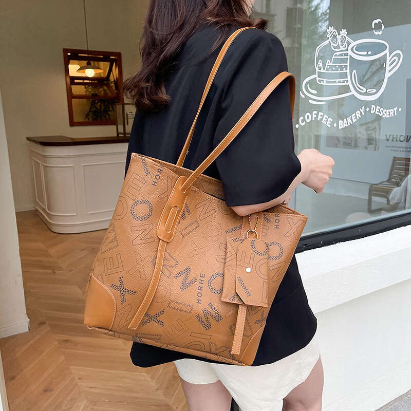 2025 Autumn Winter New Letter Tote for Women Versatile Large Capacity Shoulder Fashion Handbag Underarm Bag