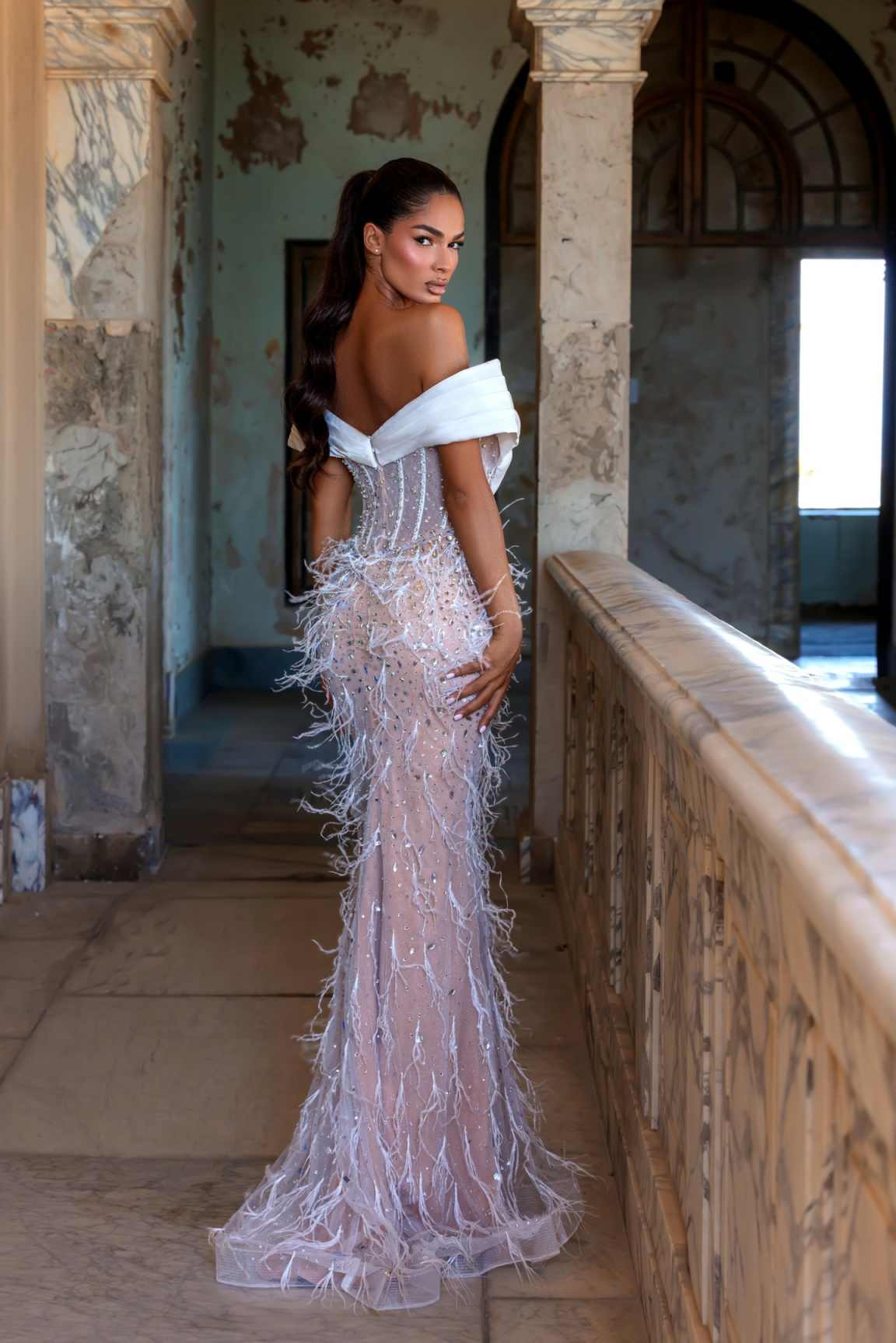 Modern Mermaid Prom Dress Sleeveless Prom Gowns Off Shoulder Beads Feather Sexy Evening Dress vestidos de novia Size Customized Special Occasion Dress