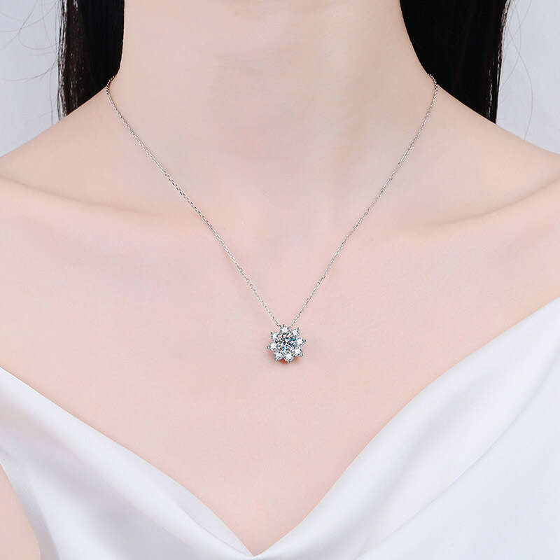 DHCollections-- Sterling Sier Necklace for Women Suower Moissanite Clavicle Chain Plated PT950 Gold Choker