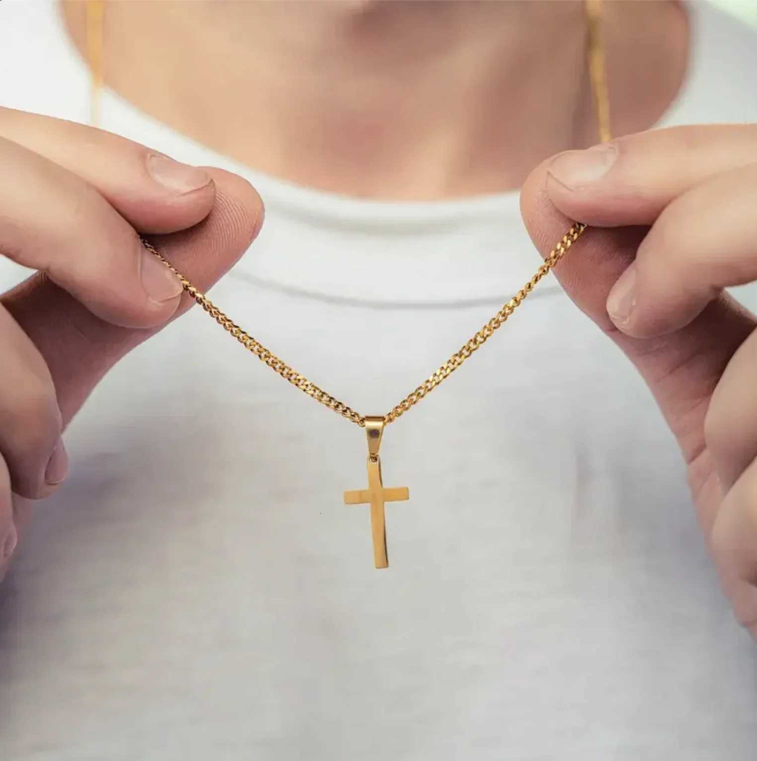 Tren Unisex Cross Pendant Necklace Gold Plated Cuban Chain Stainl Steel Niche Design Jewelry for Streetwear MemorableXJ251024
