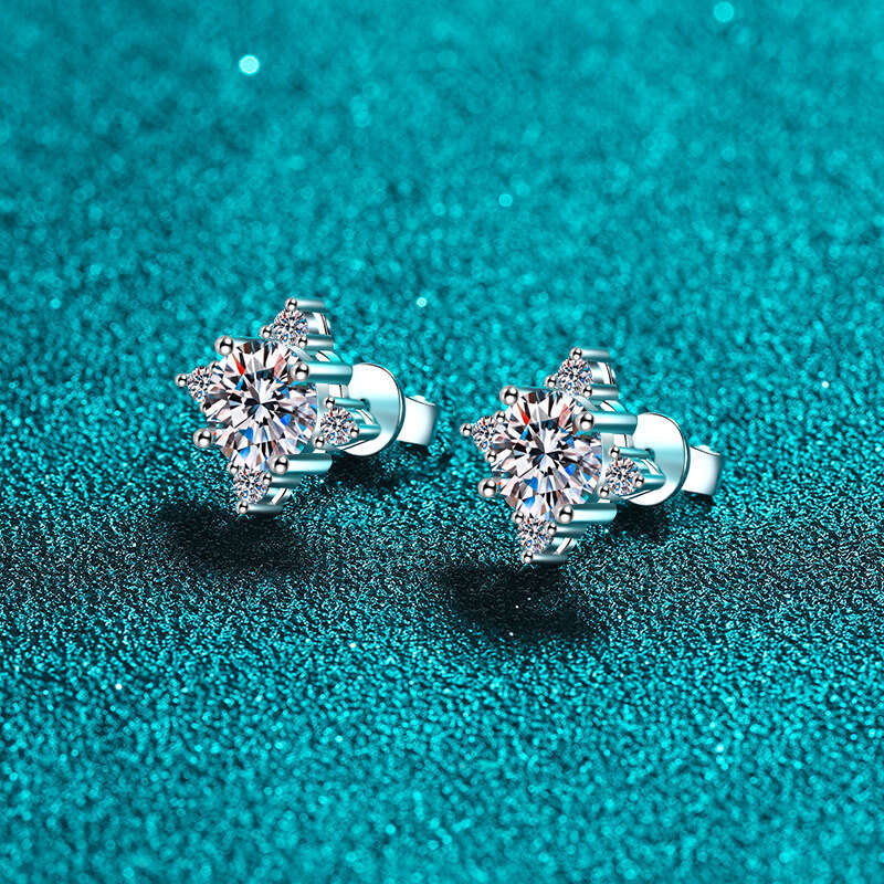 DHCollections-- Sterling Sier for Women Lucky Clover Moissanite Earrings Plated with PT950 Gold