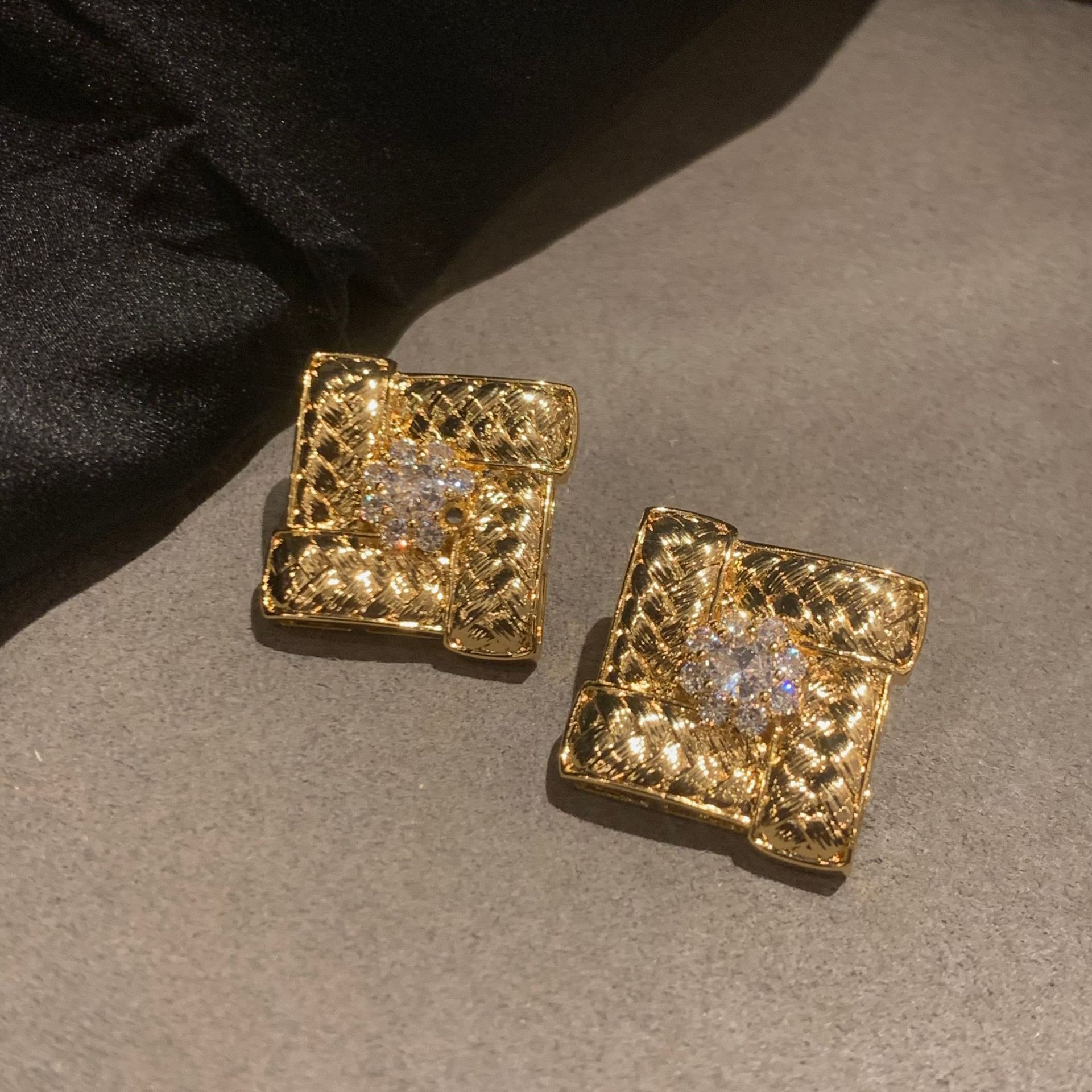 Designer earrings Luxury earrings S925 Silver Needle Gold earrings Hollow Square Light Luxury Retro Earrings High Grade Zircon Earrings Geometric Earr