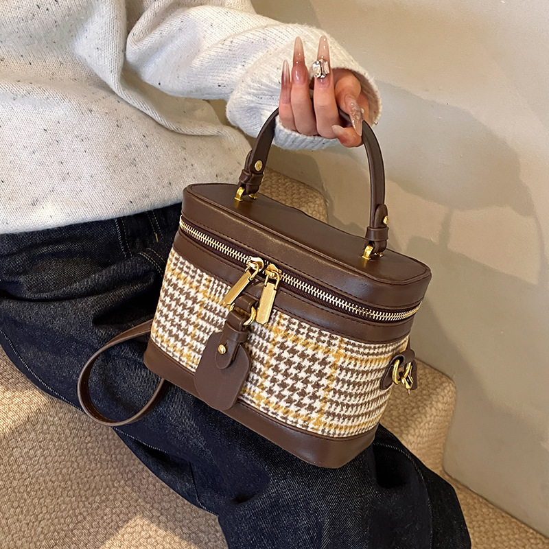Luxury Brand Designer Bag Super Popular Niche Plaid Bag For Women 2025 New Autumn Versatile Crossbody Bag Fashion Handbag Box Bag