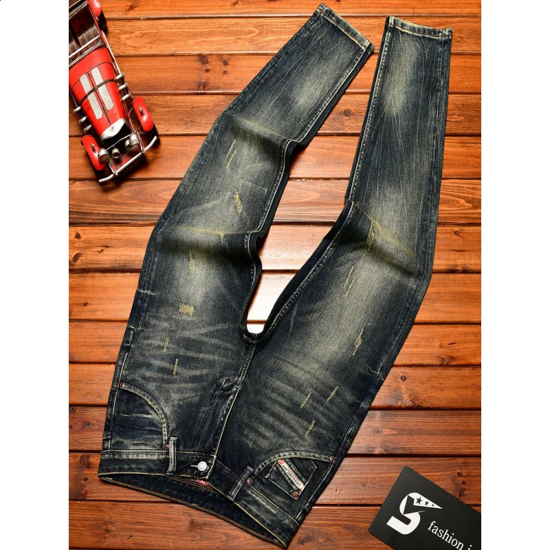 Retro vintage jeans men 2025 street nostalgic denim slim fit small foot Korean version fashionable pants 251017