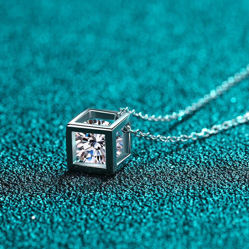 DHCollections-- Moissanite S Sier PT950 Gold Necklace Square Pendant Live Streaming Hot Sale