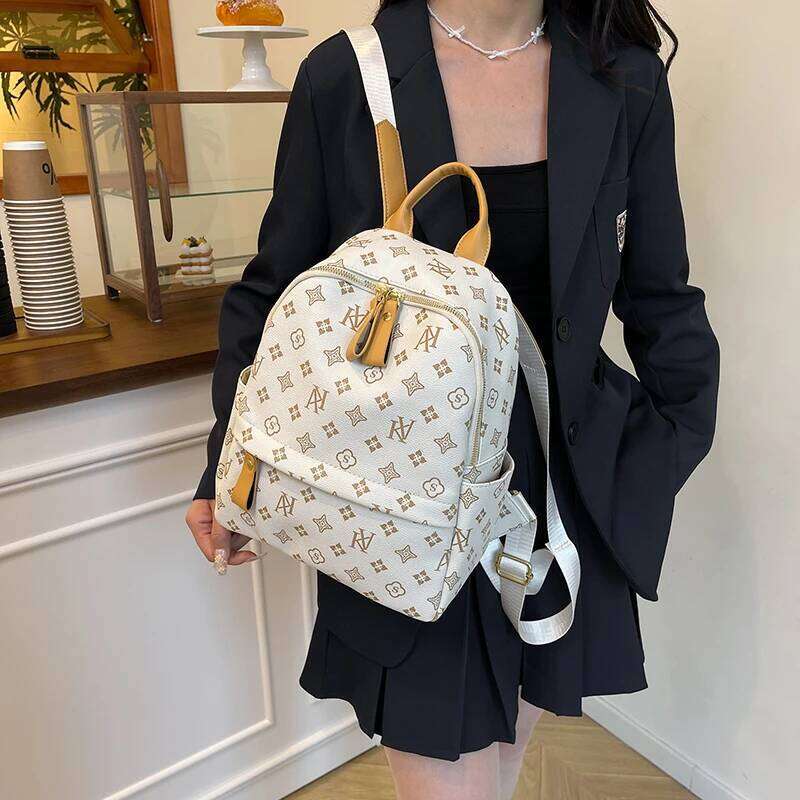 Designer bag Fashionable Ladies Handbag In Leather, Crossbody Bag And Shoulder Bag, Elegant Design By Famous Designer Brand