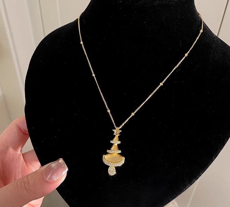 TaiYang New Gold Plated Copper Christmas Tree Necklace, Delicate Star Pendant with Micro-Pave Zirconia Collarbone Chain