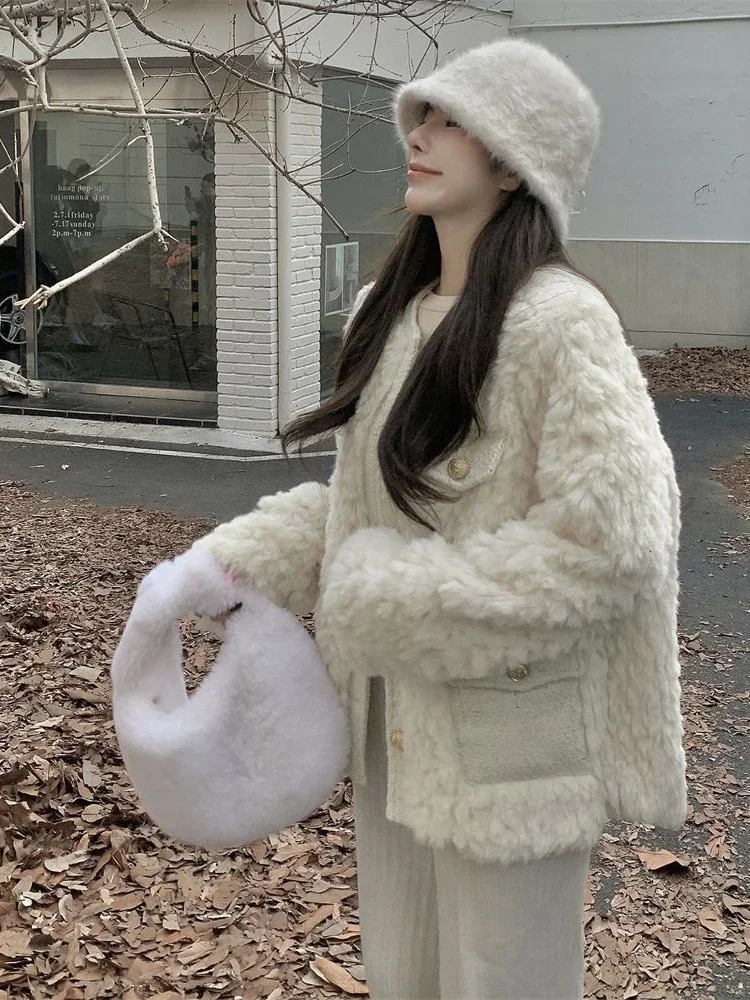Korean Style Lamb Wool Jackets Women Autumn Winter Thick Warm Faux Fur Patchwork Coats Ladies White Long Sleeve Plush Outwear 251021