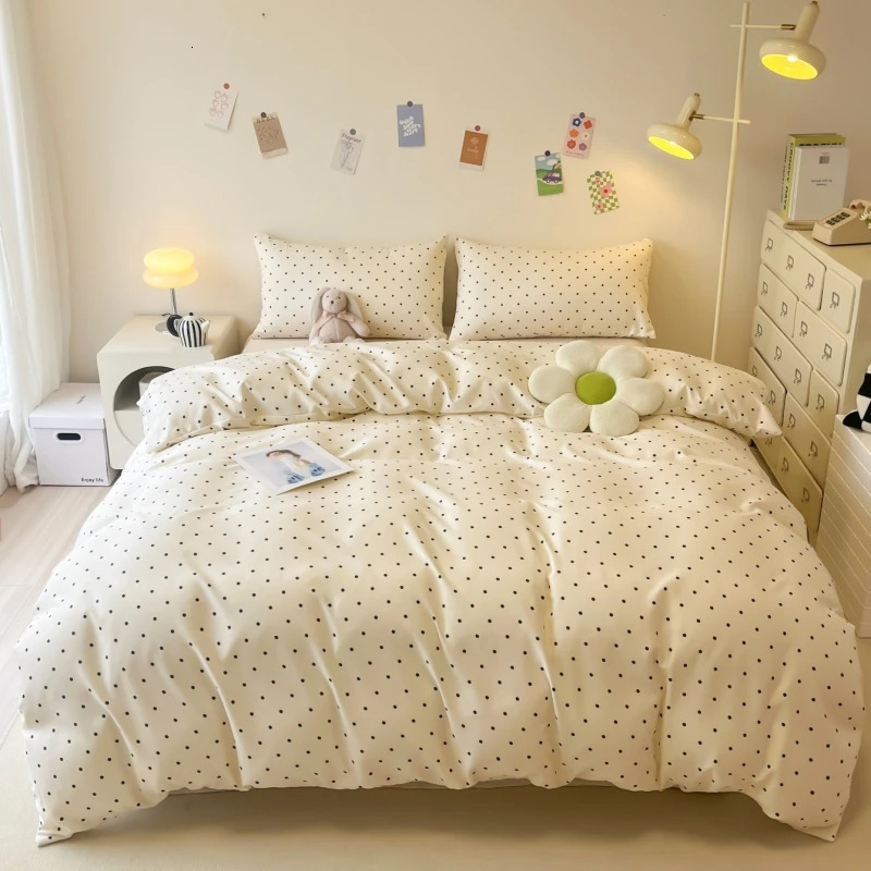 3pcs Satin Duvet cover set 1Duvet Cover 2Pillowcase Without Core Black dot print Bedding Set Soft Comfortable 251020
