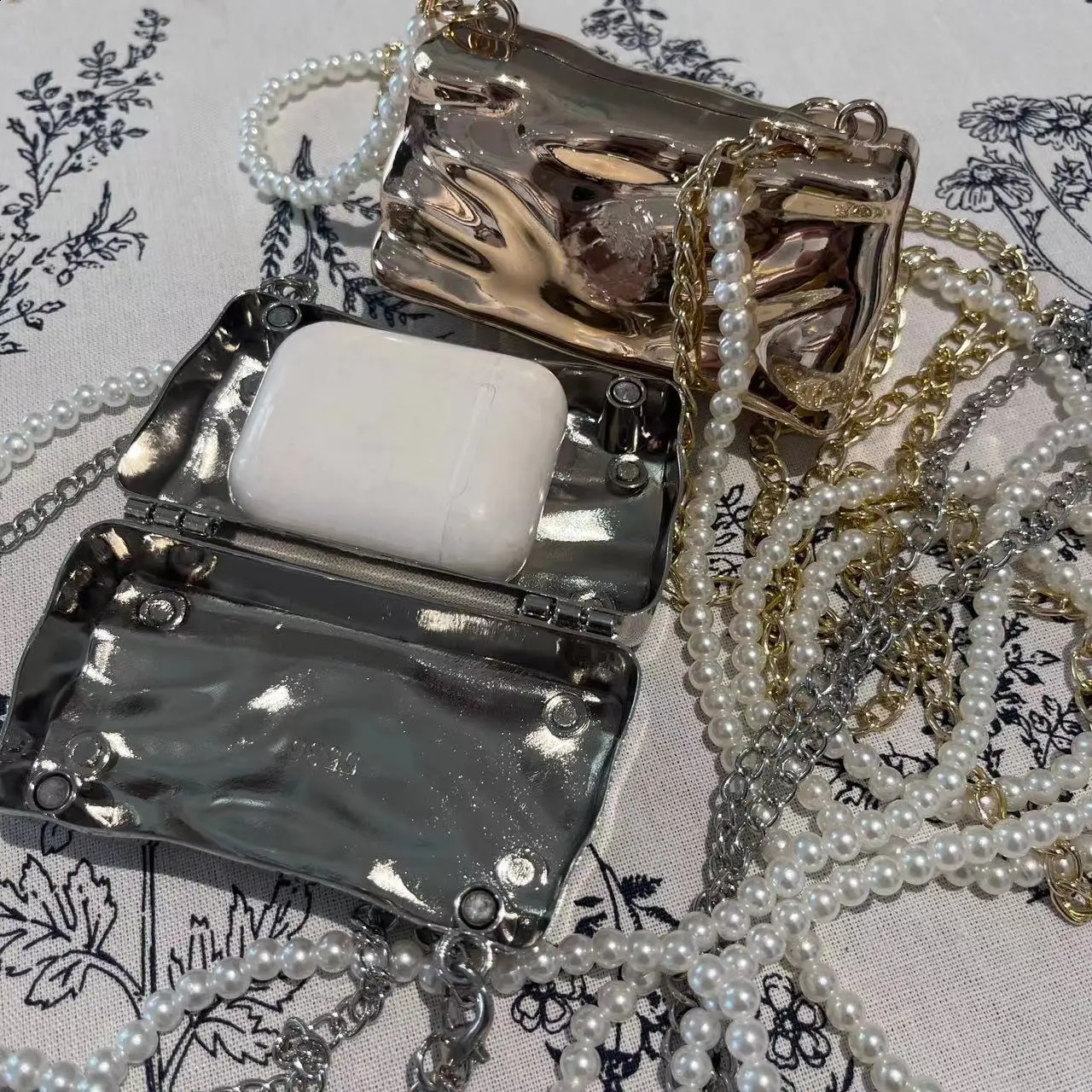 Metal Mini Bag for Women 2024 Fashion Ice Crack Pearl Chain Mouth Red Shoulder 251018