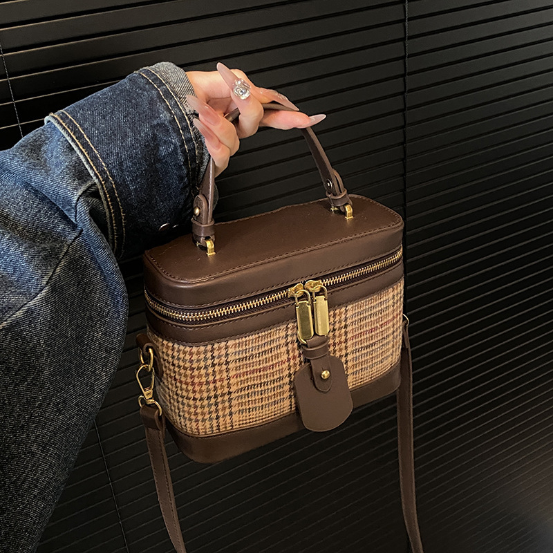 Luxury Brand Designer Bag Super Popular Niche Plaid Bag For Women 2025 New Autumn Versatile Crossbody Bag Fashion Handbag Box Bag