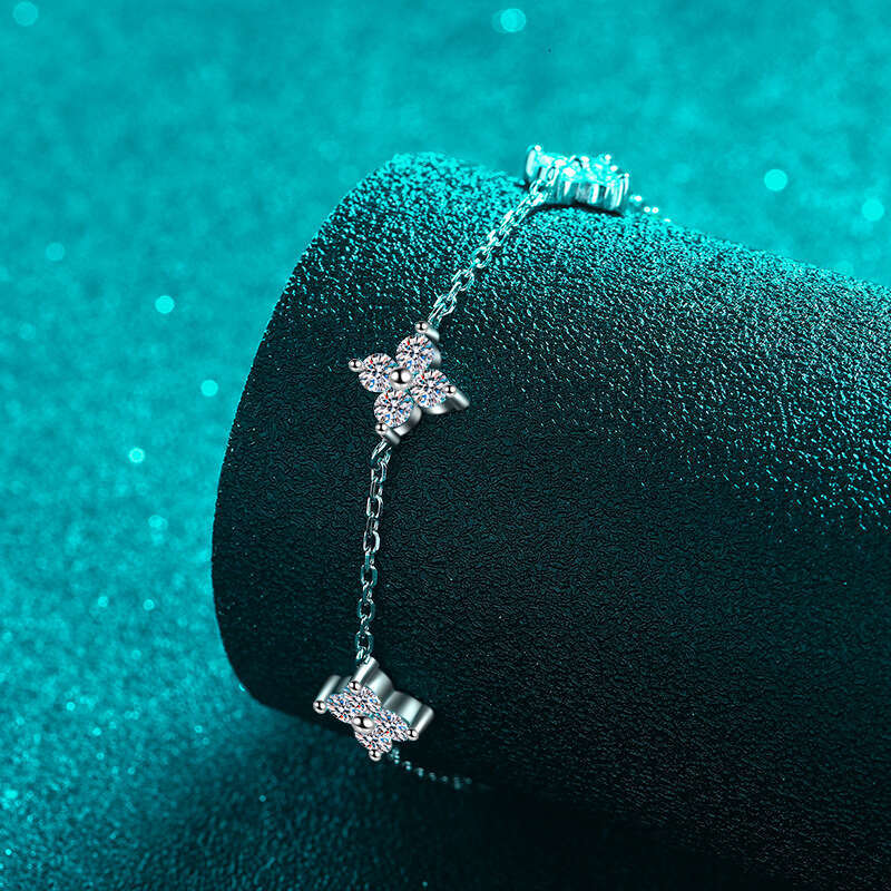 DHCollections-- XDY Pure Sier Plated with PT950 Gold Moissanite Korean Style Minimalist Fashion Six-Pointed Star Bracelet