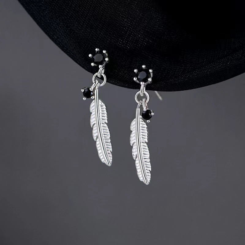 Designer earrings Luxury earrings feather pendant earrings silver needle inlaid with diamonds zircon light luxury metal earrings diamond earrings free
