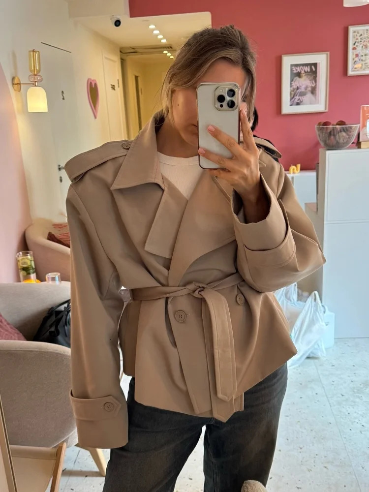 Solid Color Lace Up Windbreaker Women Fashion Long Sleeve Wide Shoulder Short Loose Jacket Autumn Commuting Street Outerwear 251021