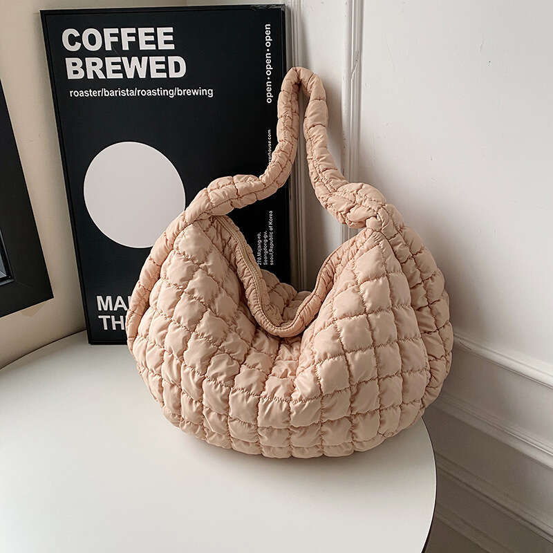 2023 Autumn Winter New Cloud Large Capacity Shoulder Pleated Puff Lightweight Quilted Crossbody Commuter Tote Bag