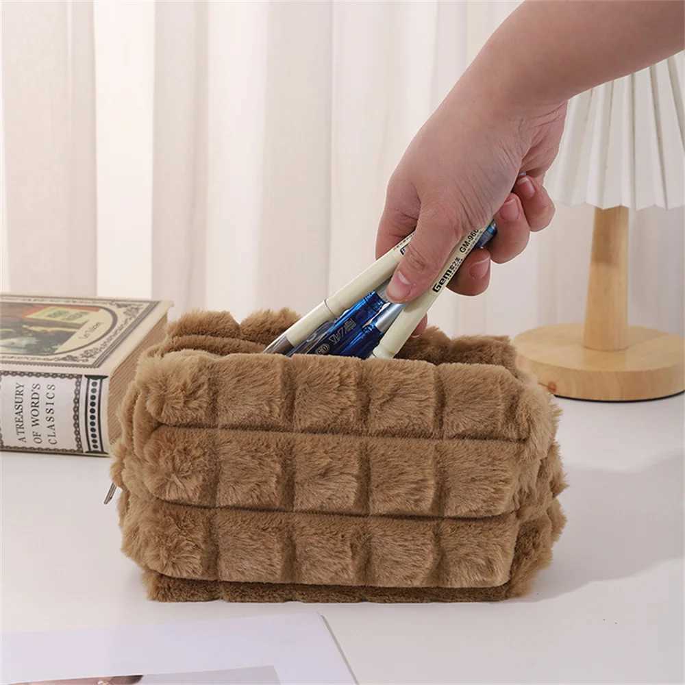Women Plush Makeup Bag Travel Cosmetic Lipstick Brush Storage Bag Zipper Large Solid Color Toiletry Bag Make Up Washing PouchT251024