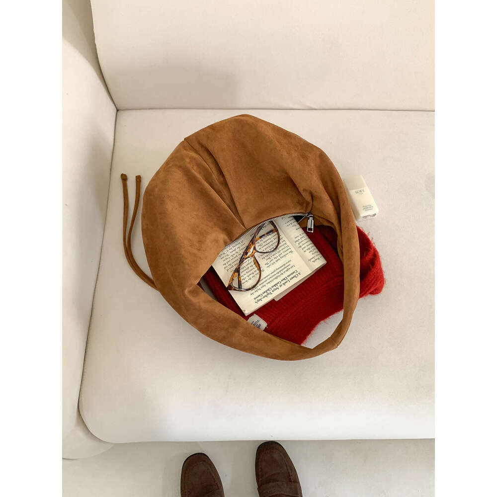 New Women's Single Shoulder Autumn Winter Versatile Dumpling Crescent Fashion Solid Color Handheld Suede Bag B5