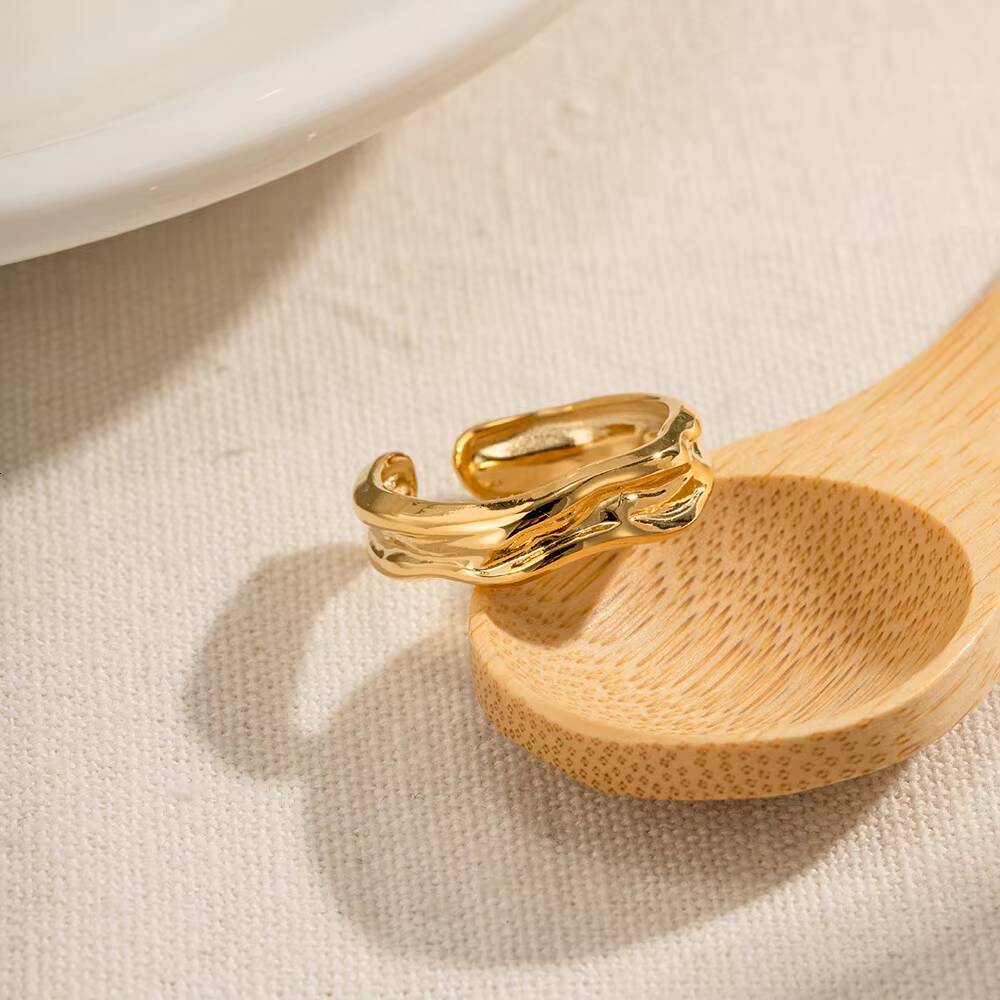 Manufacturer Wholesale Light Luxury Niche SnakeShaped Design Pleated Stacked 18 Gold Open Ring