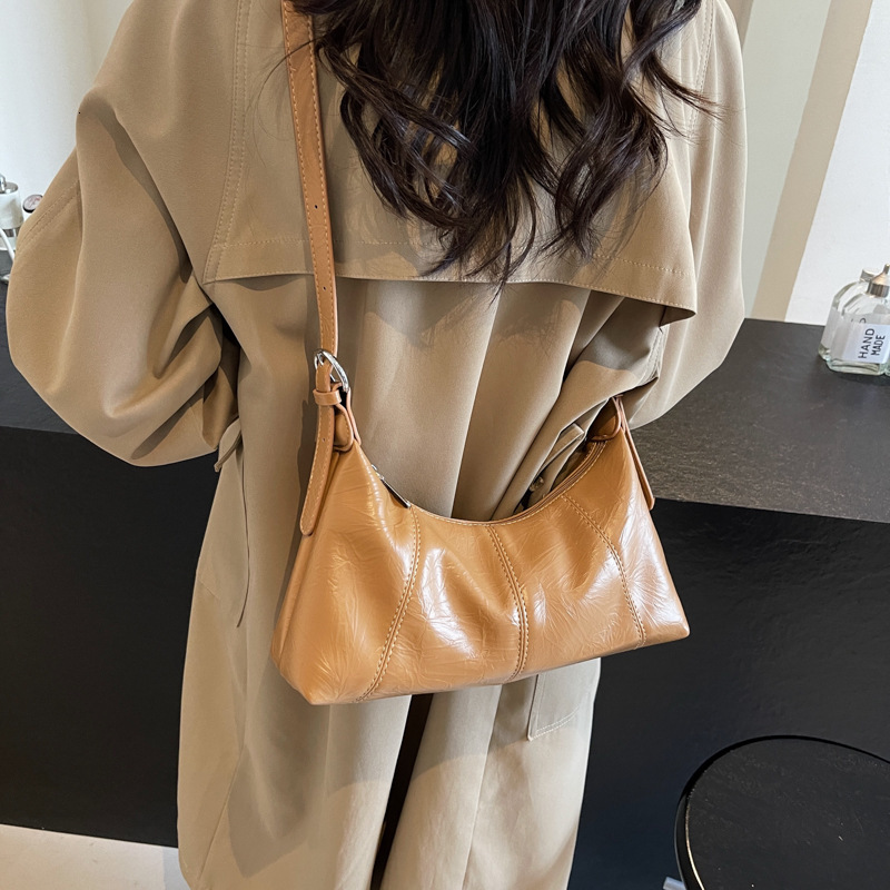 Luxury Brand Designer Bag Oil Wax Leather Crossbody Bag For Women 2025 New Trendy Large Capacity Versatile Shoulder Bag Textured Underarm Bag