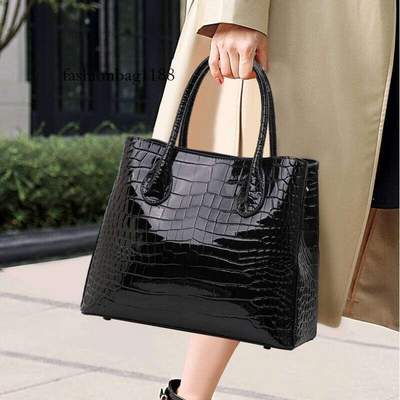 Aidrani new in genuine leather handbag high-capacity fashion crocodile pattern brands cowhide bag
