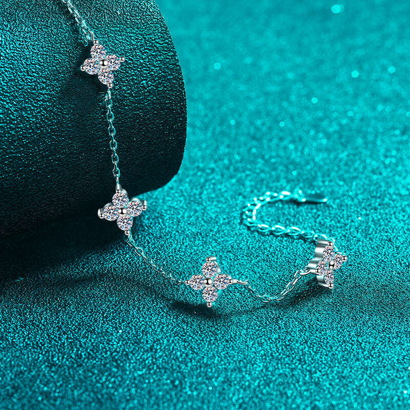 DHCollections-- XDY Pure Sier Plated with PT950 Gold Moissanite Korean Style Minimalist Fashion Six-Pointed Star Bracelet