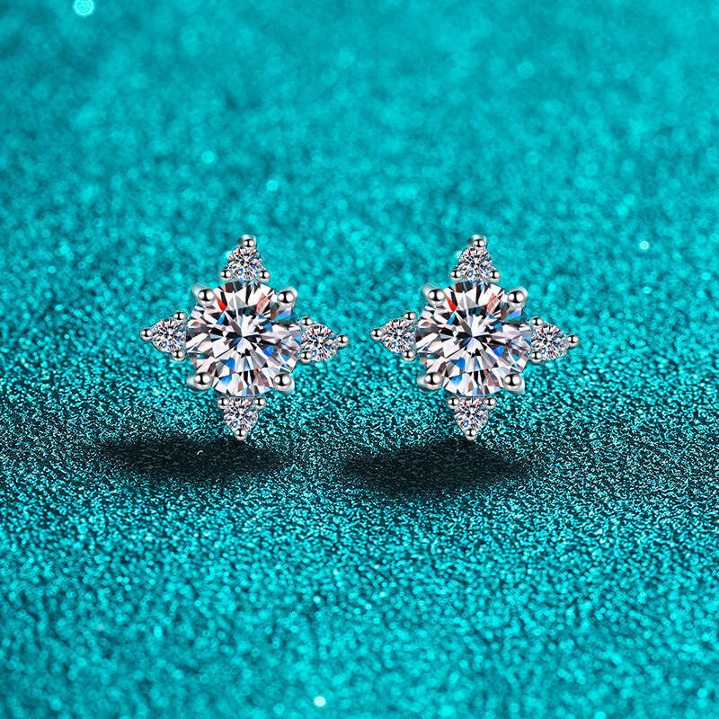 DHCollections-- Sterling Sier for Women Lucky Clover Moissanite Earrings Plated with PT950 Gold