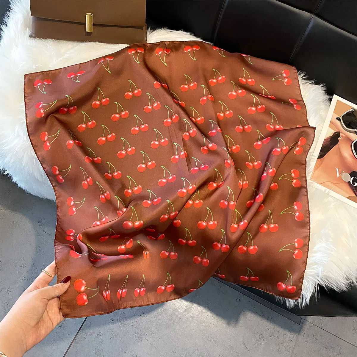 Luxury Print Satin Silk Square Scarf for Wen Shl Hijab Neckerchief Fem ry Hair Ribbon band Fashion Wr Bandana Y251024