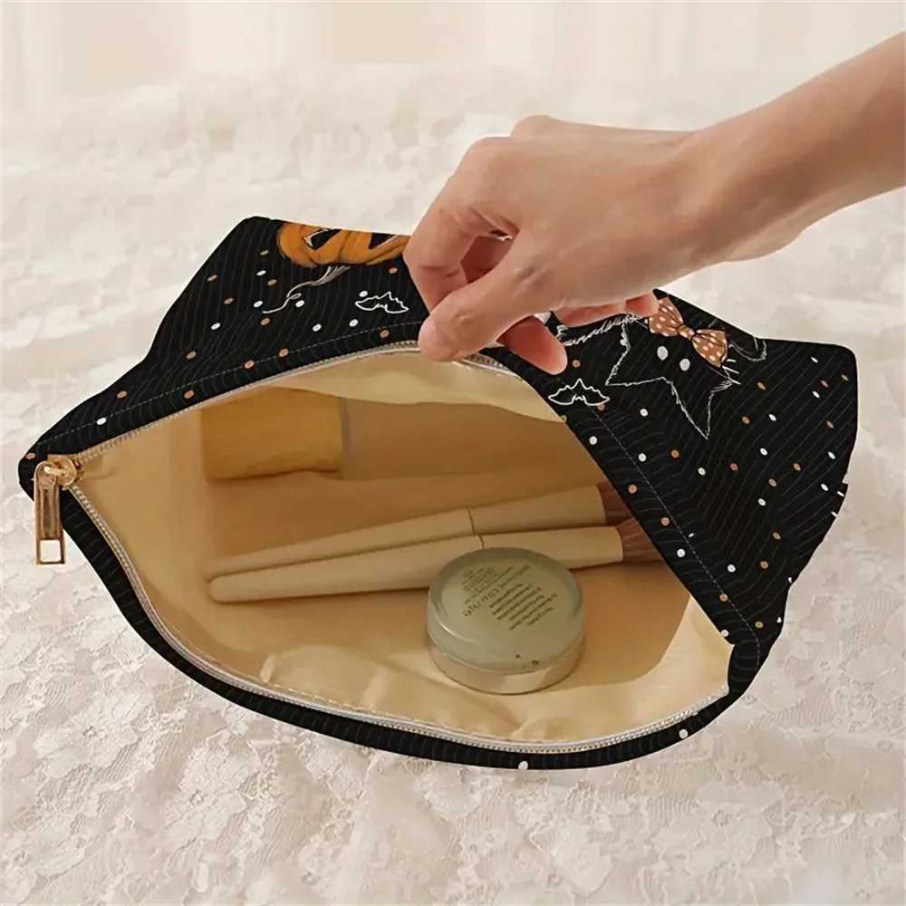Cute Halloween Makeup Bag Ghost Pattern Cosmetic Pouch Small Zipper Toiletry Bag for Women Mini Travel Organizer Holiday GiftT251024