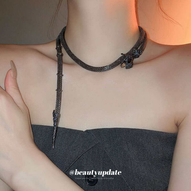 Exaggerated Rhinestone Snake Designer Tassel Niche Creative Design Clavicle Chain Hot Girl Sweet Cool Style Necklace for Women