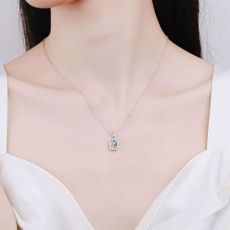 DHCollections-- Sterling Sier Necklace for Women Moissanite Clavicle Chain Emerald Radiant Cut Choker Plated PT950 Gold